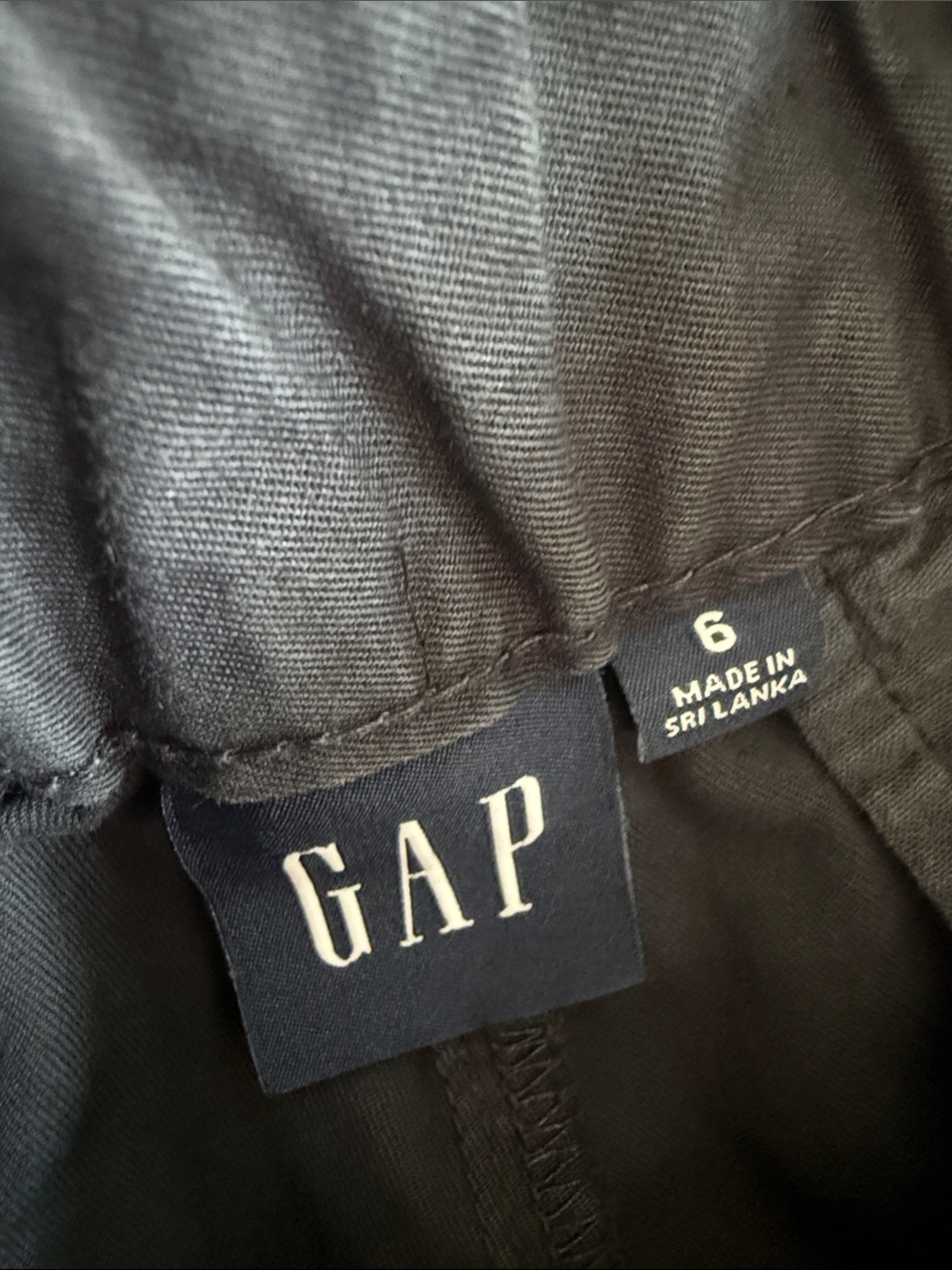 GAP Ladies Black Barrel Leg Cargo Pants 6 - Picture 6 of 9